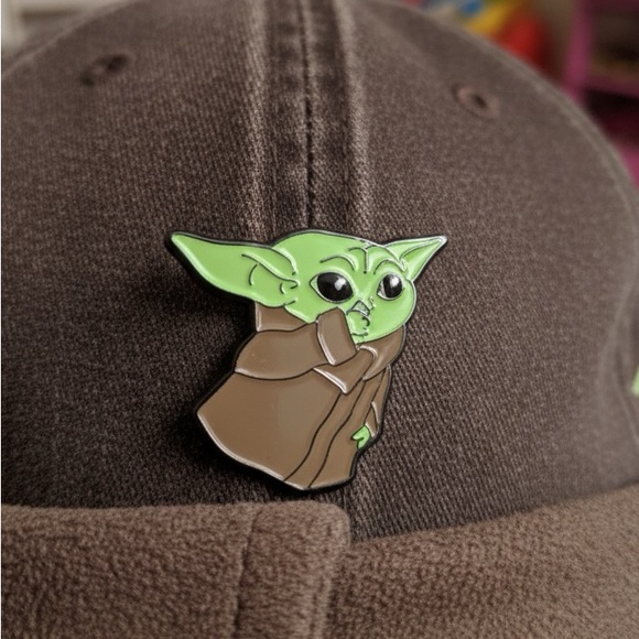 Star Wars Grogu Baby Yoda Hat Pin Kids Men Women Gift NWT - Picture 1 of 2